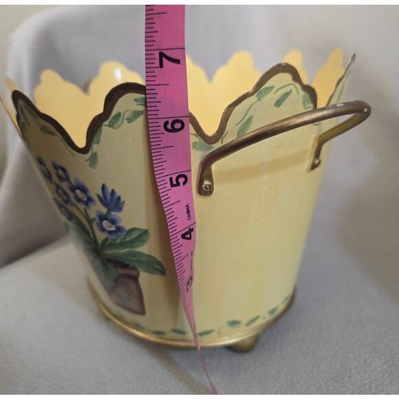 Footed Metal Tole Planter Floral Scalloped Cottage Core Yellow Philippines - Picture 7 of 7